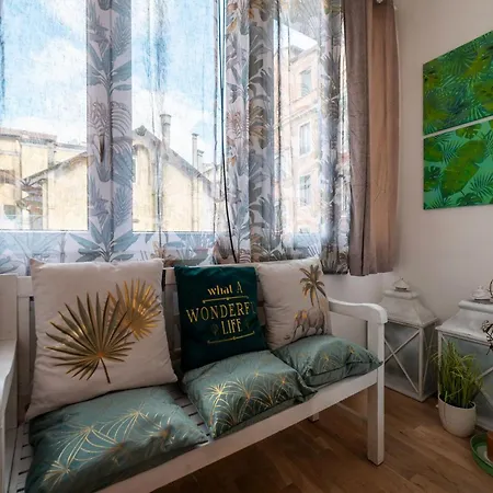 Guesthost - Termini Cozy Grey Apartament