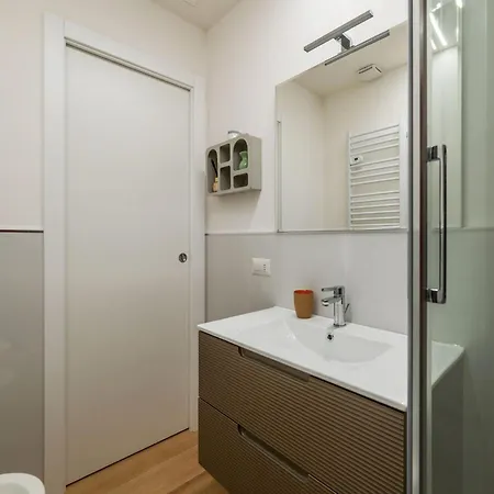 Guesthost - Termini Cozy Grey Apartament Rzym