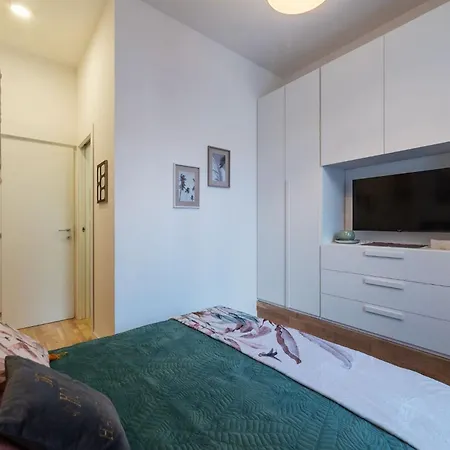 Guesthost - Termini Cozy Grey Apartament